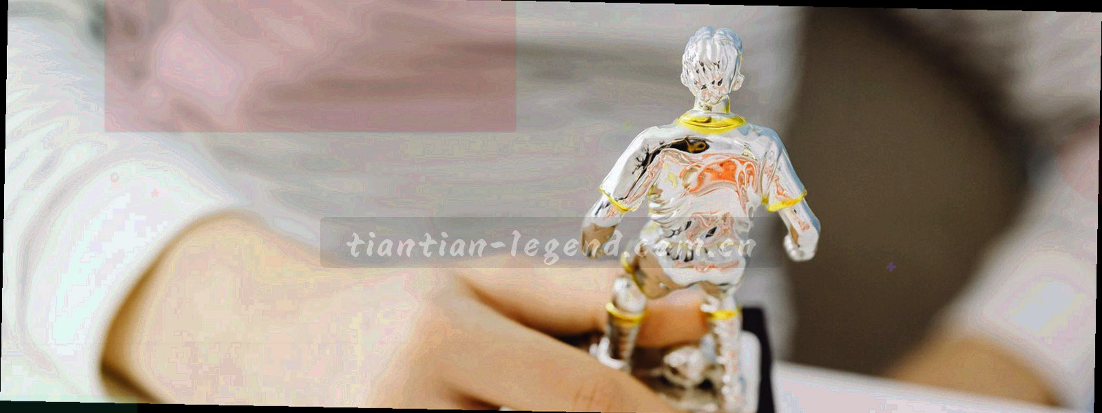 多块紫灰色调的抽象赛区轮廓横向排列，没有文字标注